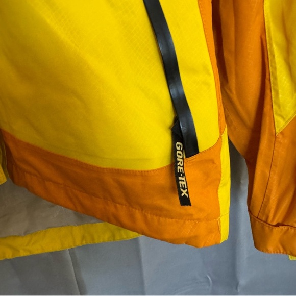 North Face Summit Series Gore-Tex  Jacket With Liner Rare Yellow Orange Medium - Picture 3 of 9